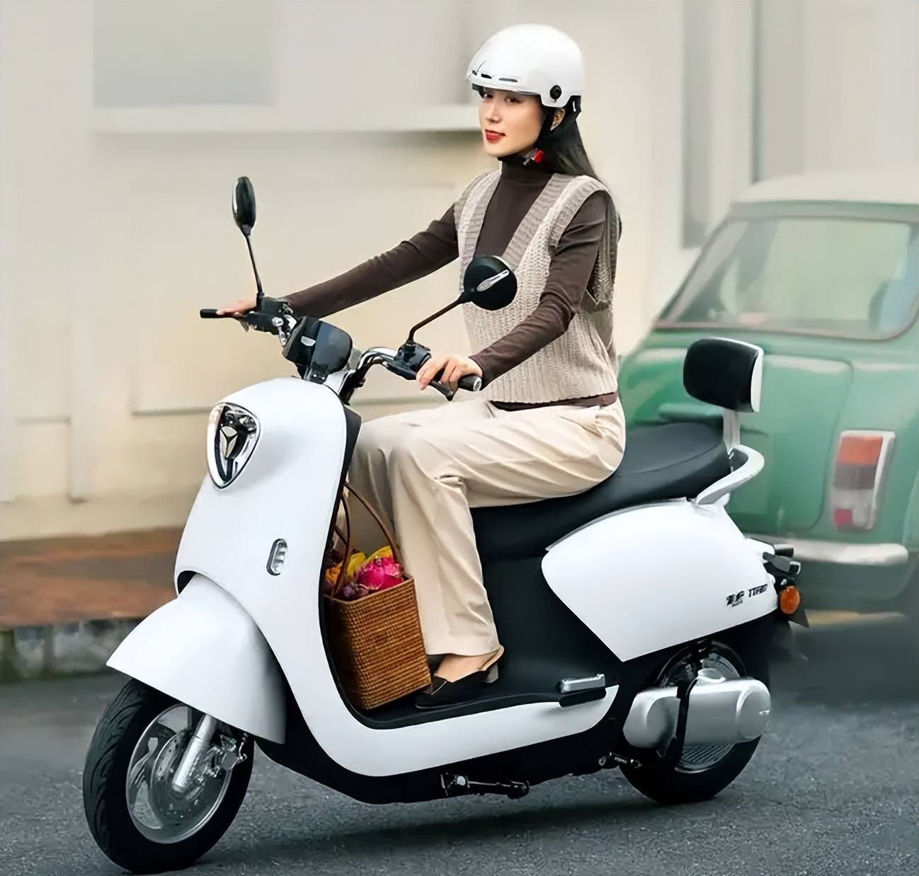 女生桌角 如果你是想找具体的动漫作品