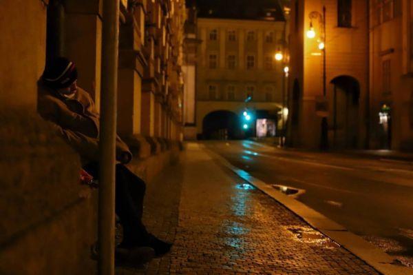 火影忍者鸣人 他被村民恐惧和疏远