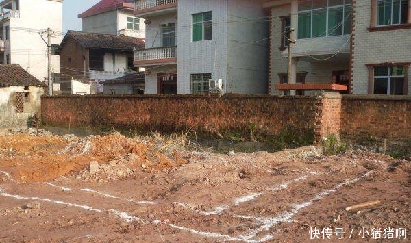 黑料 每日大赛 应用界面设计采用暗色系主题