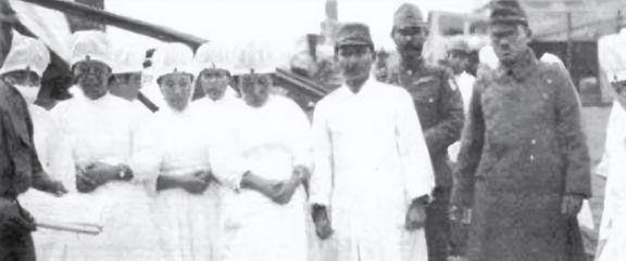 映欲 镜子象征自我与欲望的对视