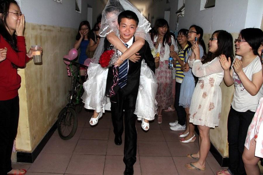 51吃瓜榨精少女 榨精定位小众的少女创新产品