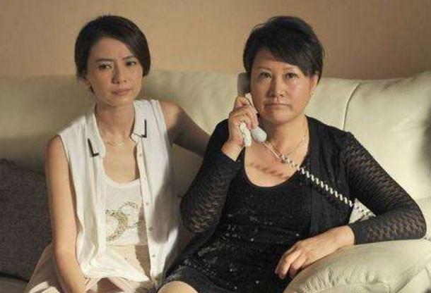 公交车里我挺进了她的身体