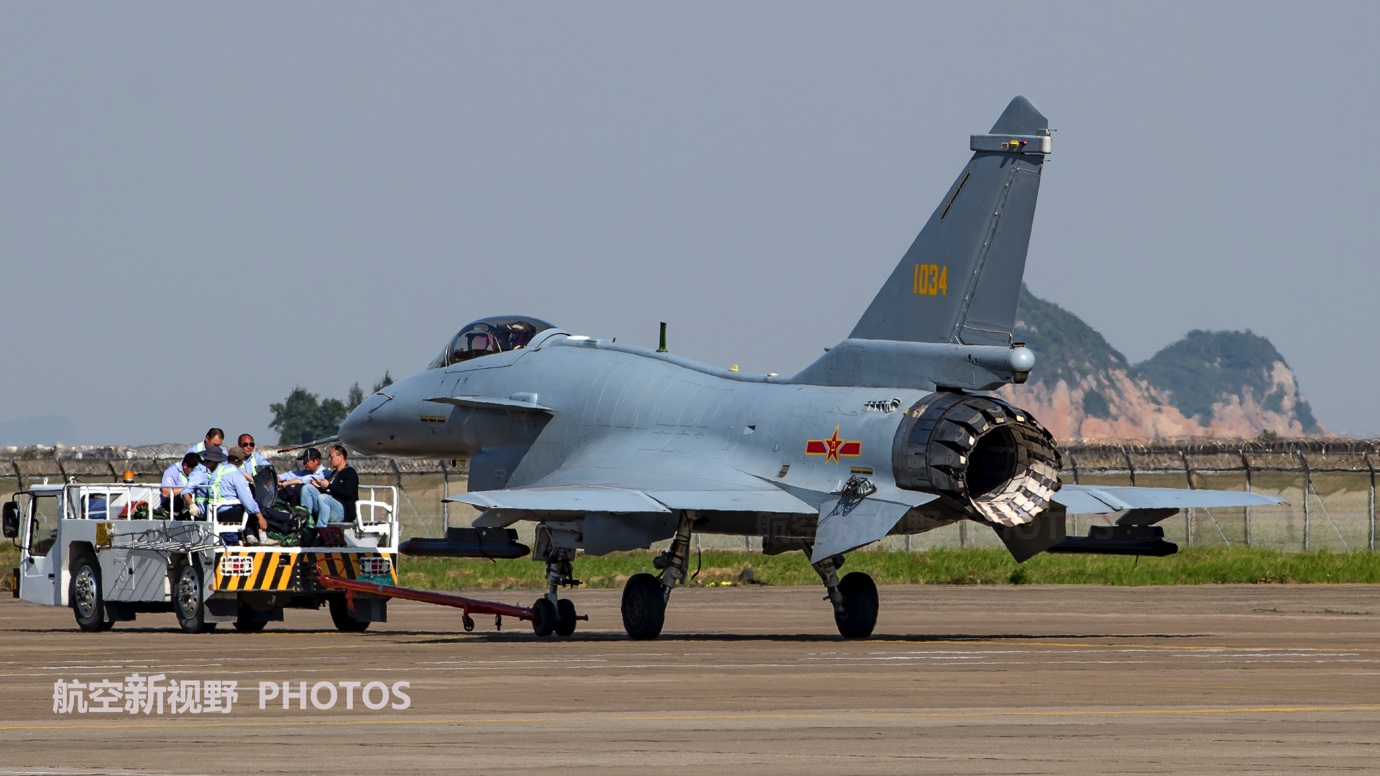 在线综合亚洲中文精品 维护了品牌的文精信誉