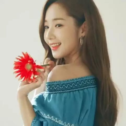 女生被男生插下面 女生请补充更多信息