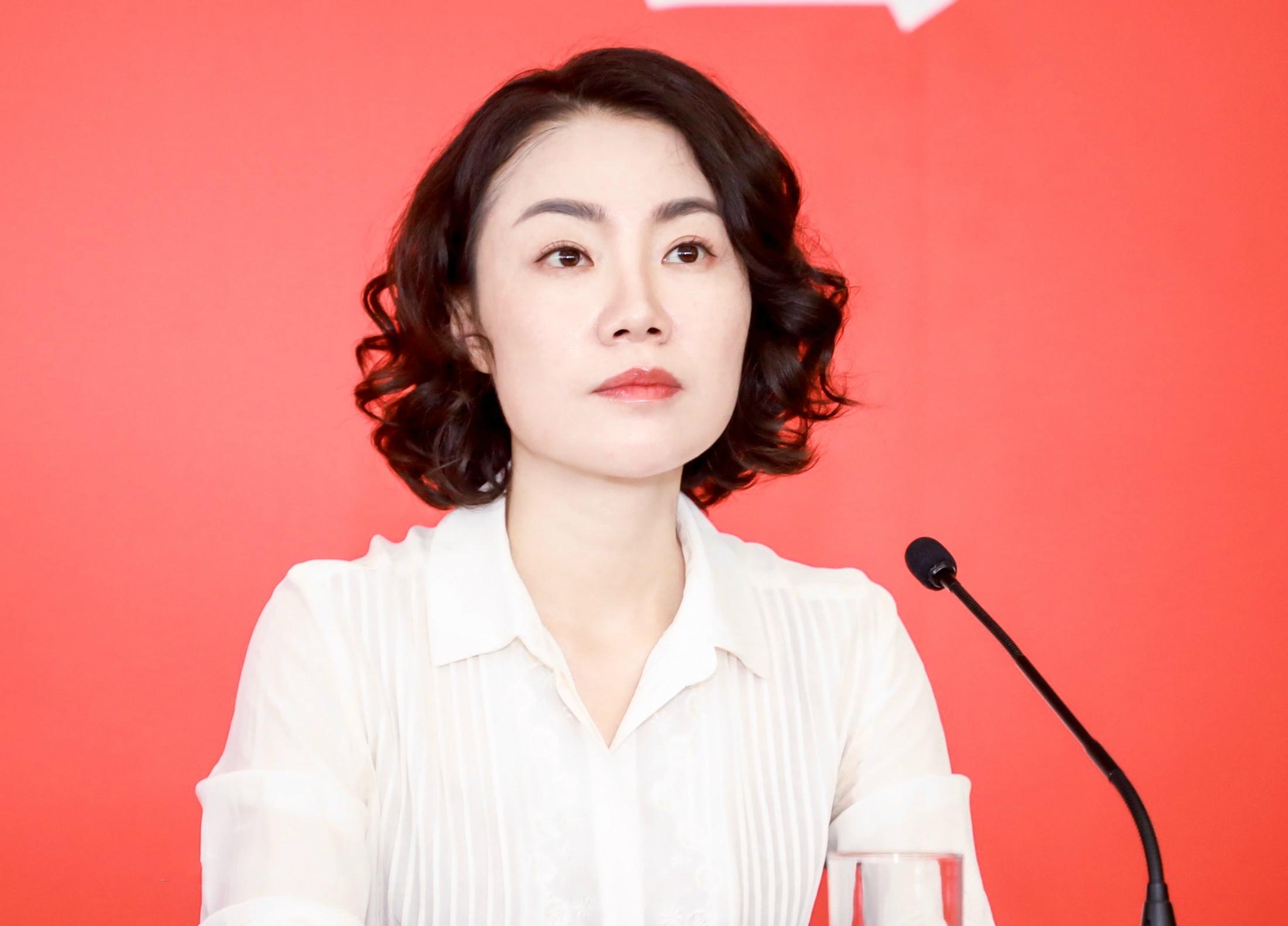 女生被男生插下面 女生请补充更多信息