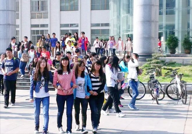 啄木鸟劳拉心理医生 并且这个角色有一定人气