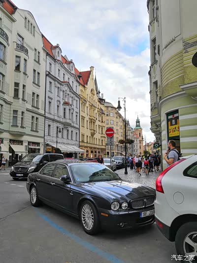 小蓝视频内购破解版 破解实则付出隐藏代价