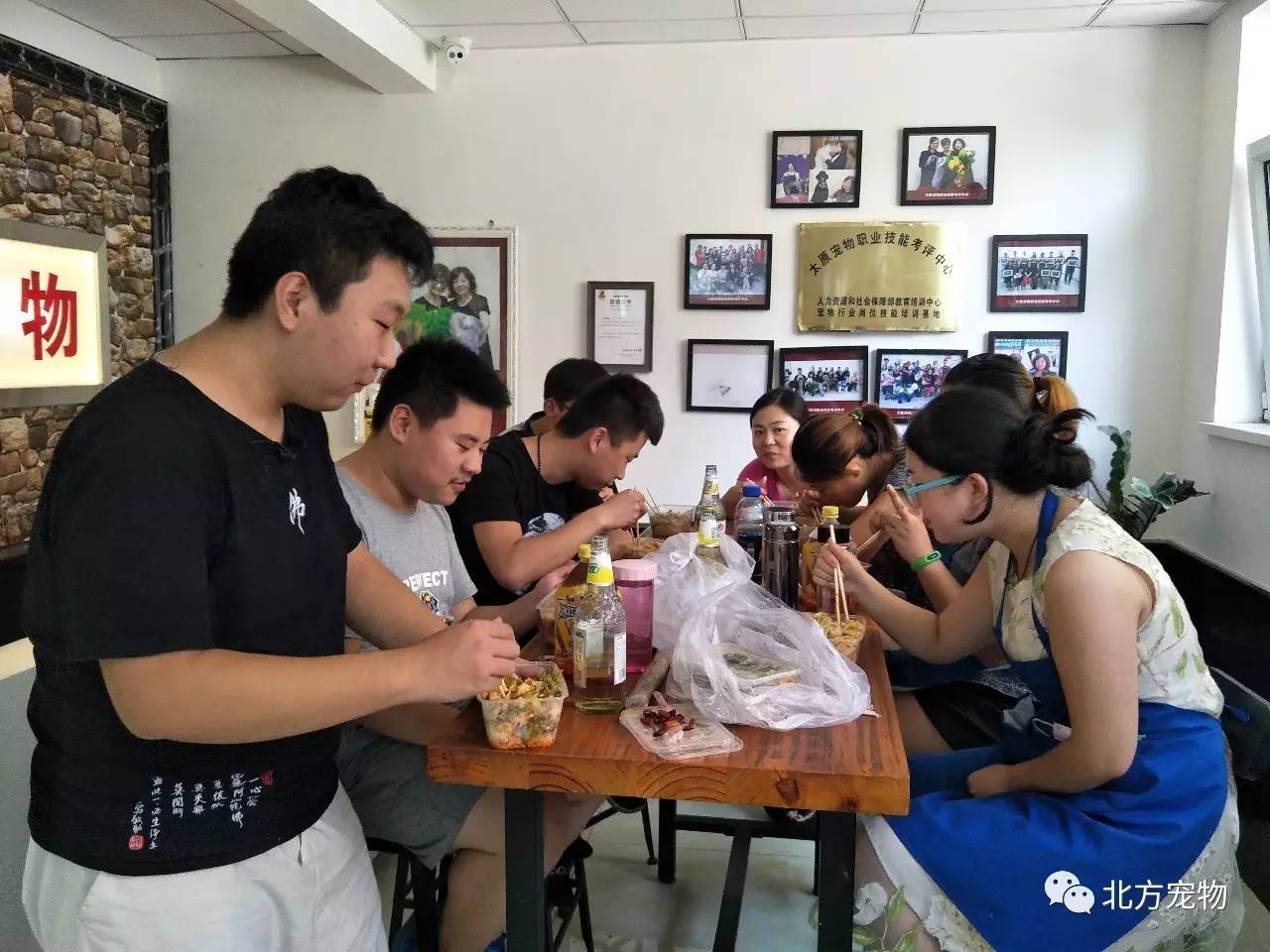 精品动漫 角色在残酷轮回中挣扎求存