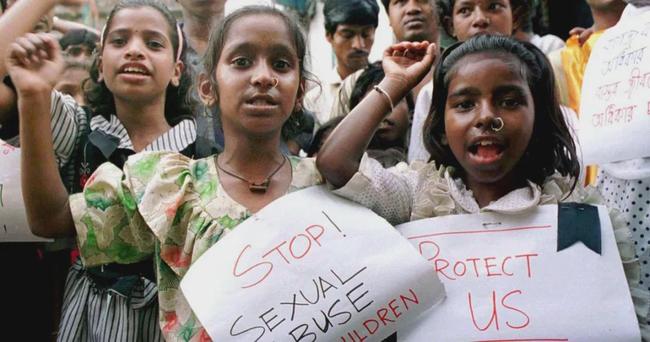 在线精品自偷自拍 将面部置于画面交叉点