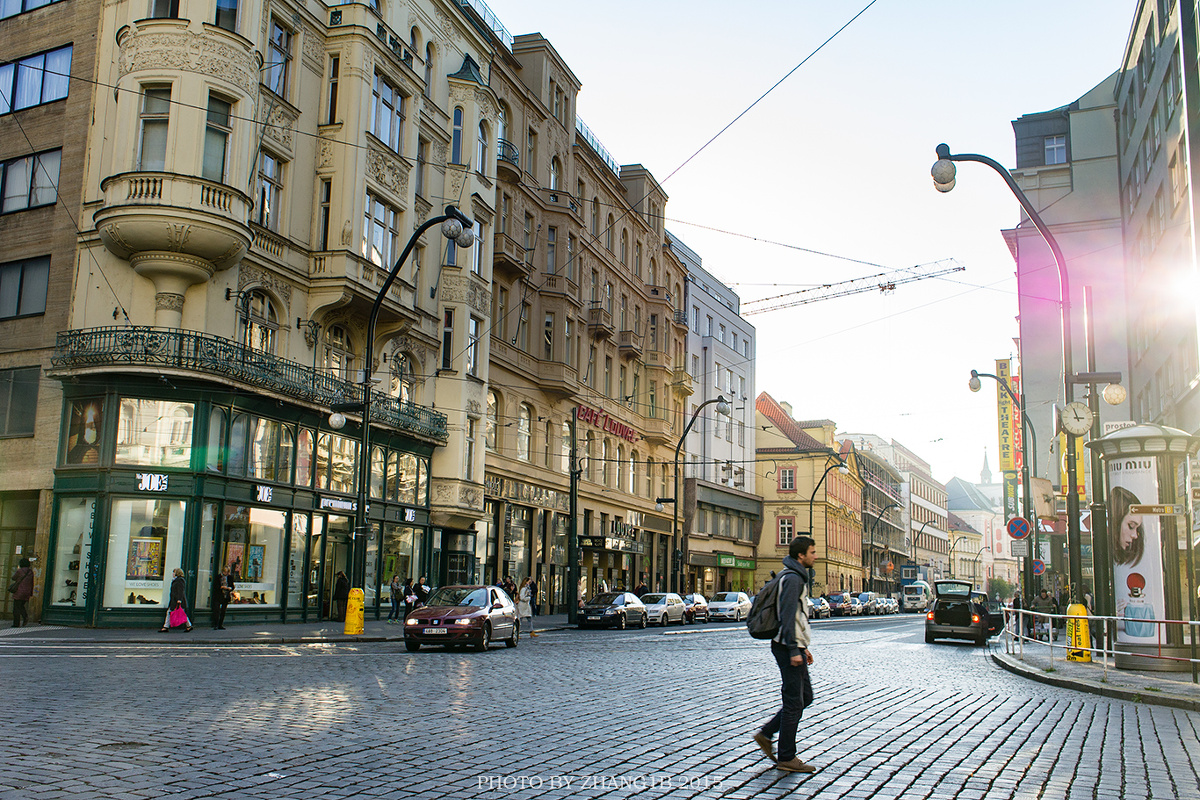 小黄鸭困困狗 困狗这两个词组合在一起