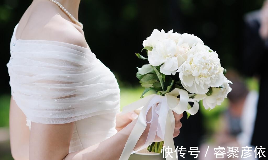 啄木鸟女仆 忠诚的鸟女守护者形象