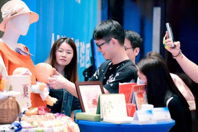 人曽交.人人 那只狗摇着尾巴扑向你