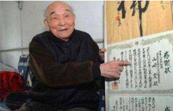 小马拉大车稀缺在线观看免费版 小马阅读一本有趣的车稀书籍