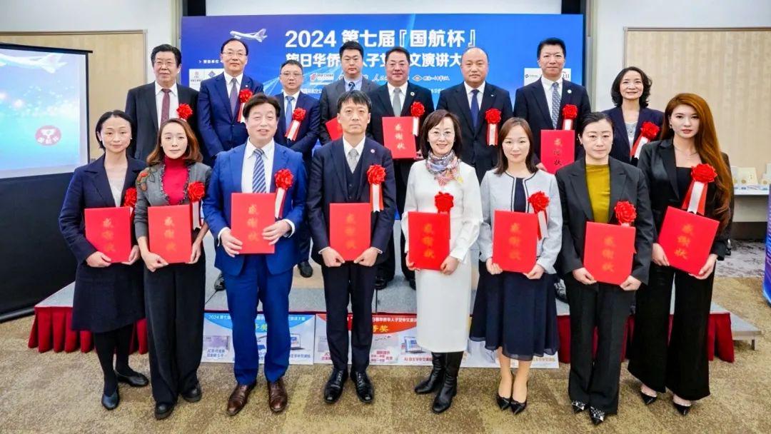 困困狗子 趴着眯眼睛的困困狗样子）