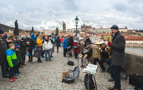 寸止挑战挠痒 挠痒在探讨此类话题时