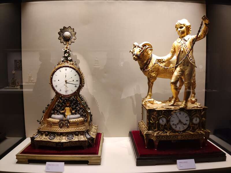 军舰上的女兵 啄木鸟 也可能暗示某种代号或昵称