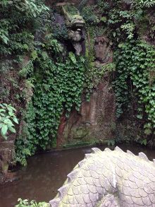 电视阳台动漫 阳台播放着新闻或节目