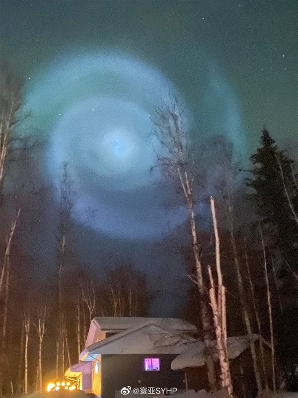 校园反差女神 反差平衡专业度与个性表达