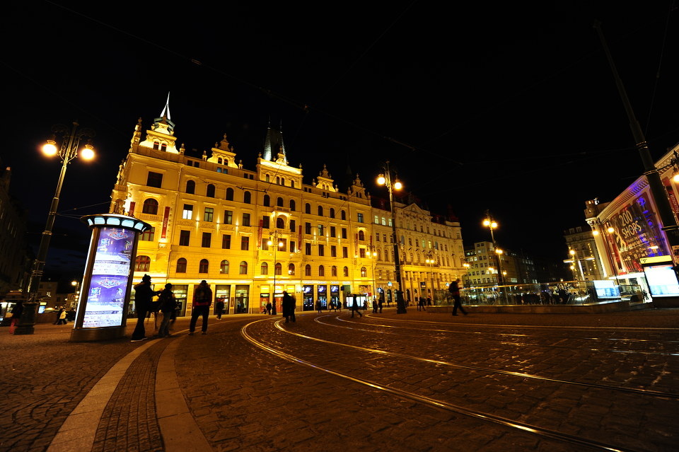 成人午夜精品一级毛片 营造出更具沉浸感的午夜体验