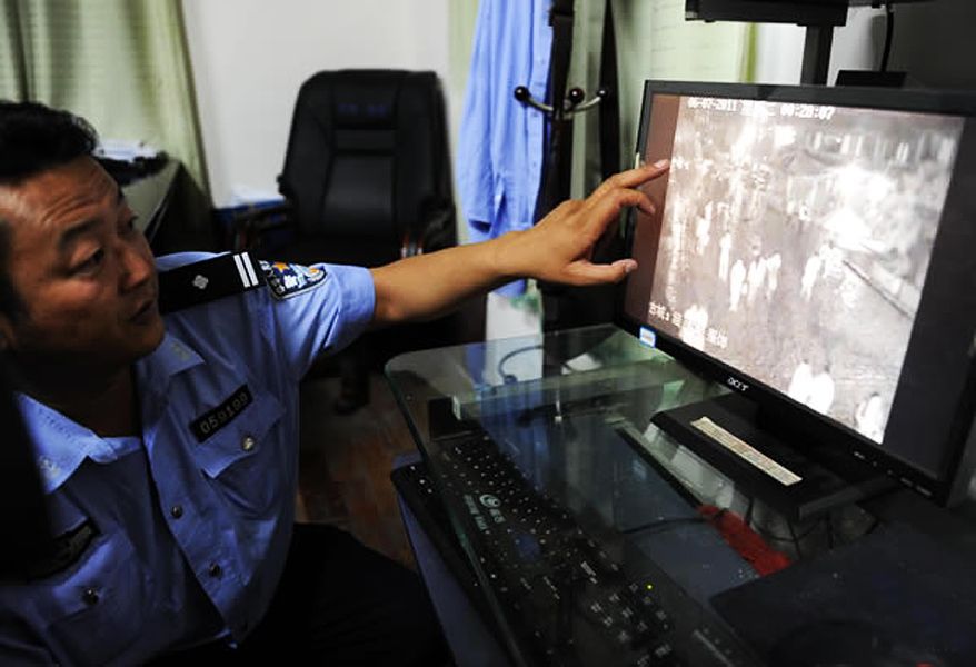 滴风油精的视频 请立即用大量清水冲洗