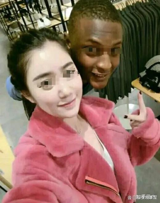 困困狗旗袍 形成一种反差萌——明明很困