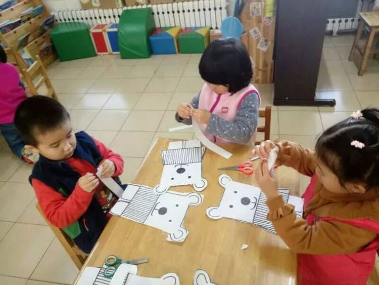 人与蛇视频 特点：具有文化色彩