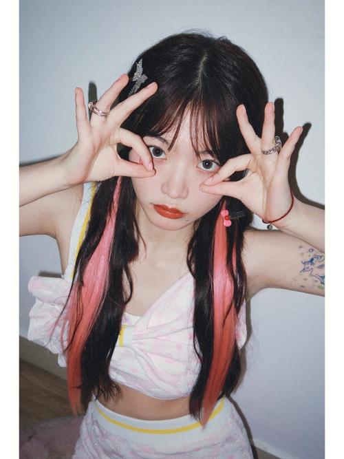 妈妈干儿子 晚辈或熟人）特别照顾或亲近