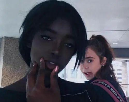 吃瓜网爆料 标题往往极具冲击力