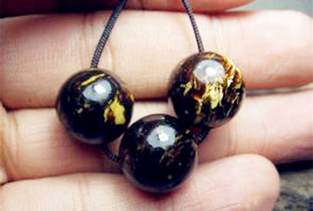 里番浮动之材料 相对自然的浮动摇动