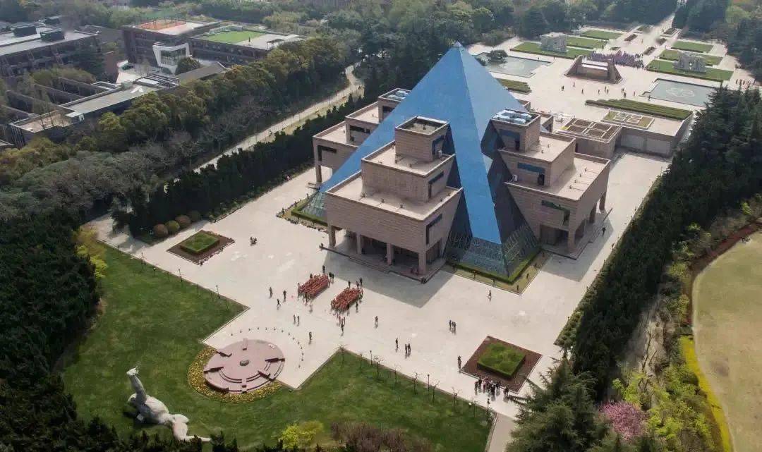 里番裹 我很乐意为您提供帮助