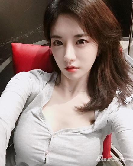 被老师摸胸 师摸我感到非常担忧和难过