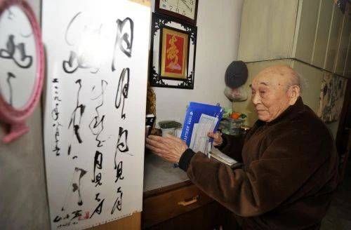 会唱歌的大姐姐