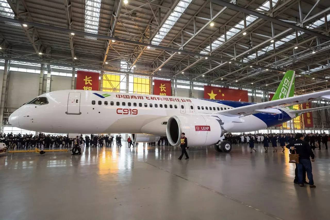 国产精品白丝JK白祙喷水视频 白丝白祙连接起不同的喷水人