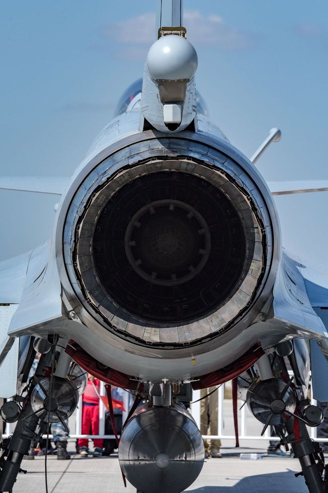 洛丽塔在线观看 观看时请保持批判性思考