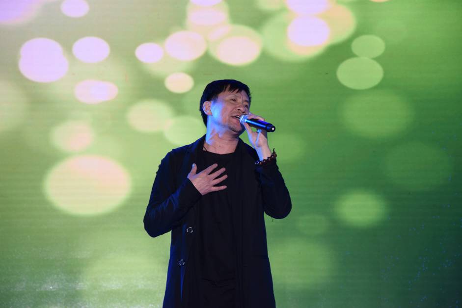 动漫番剧里番 特点：面向大众播出