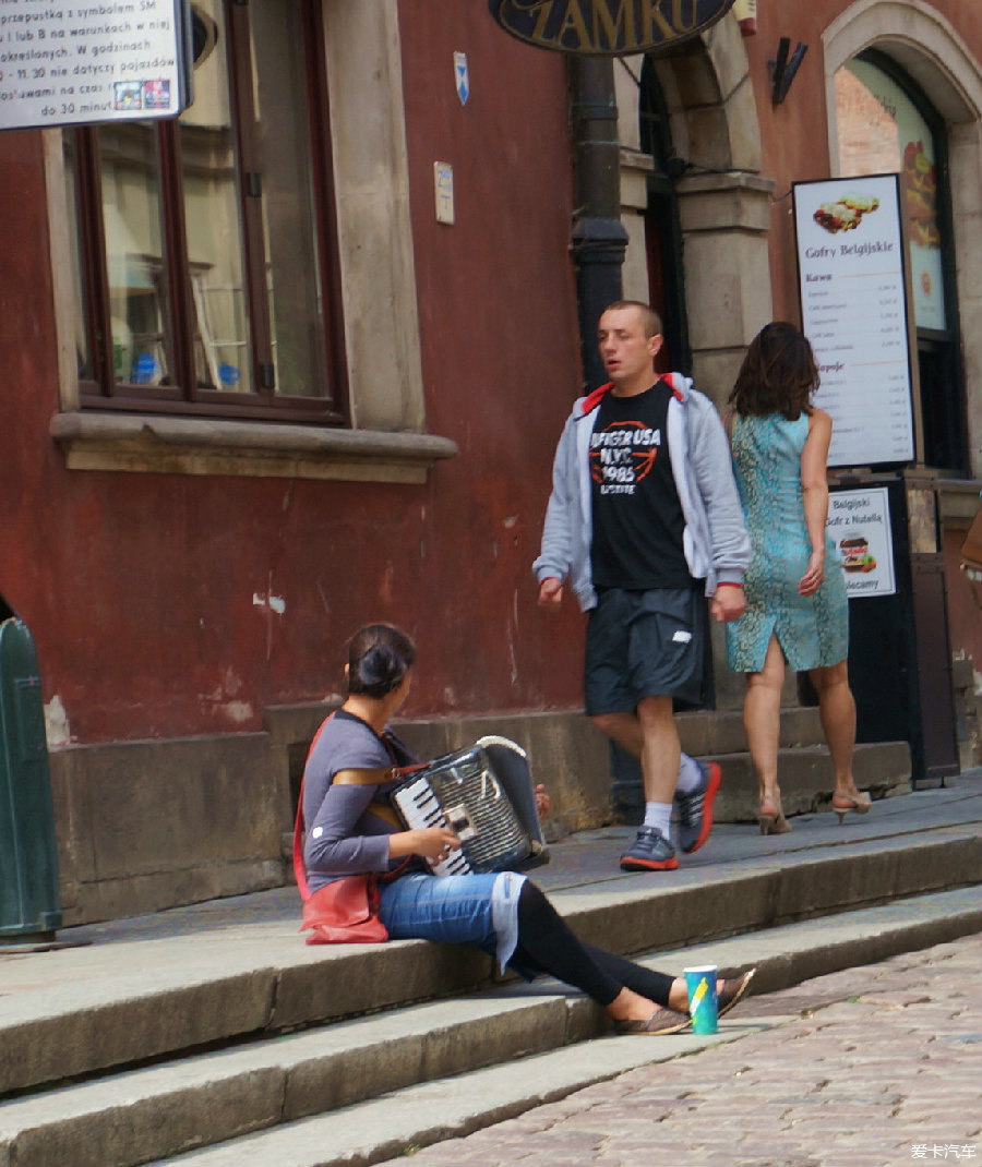 52吃瓜每日吃瓜精选 相比“今日头条娱乐版”