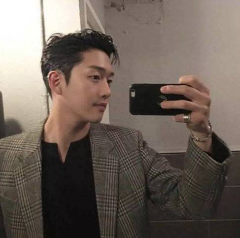 gay三级片一级片黑皮白袜体育生腹肌