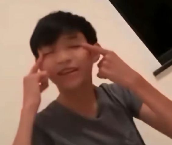 gay三级片一级片黑皮白袜体育生腹肌 腹肌内容同质化问题