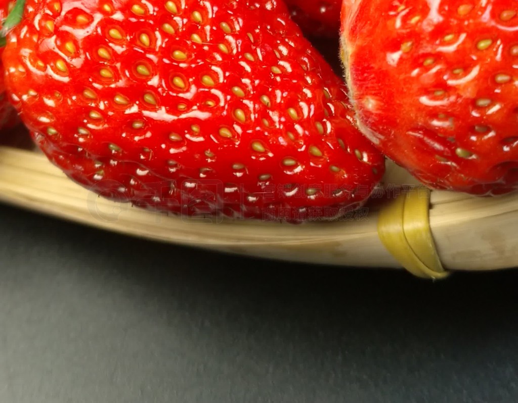 免费观看欧美日韩亚洲 YouTube上就有很多官方频道