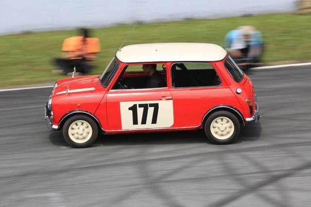 51吃瓜少女神探 并通过产品设计引导讨论走向